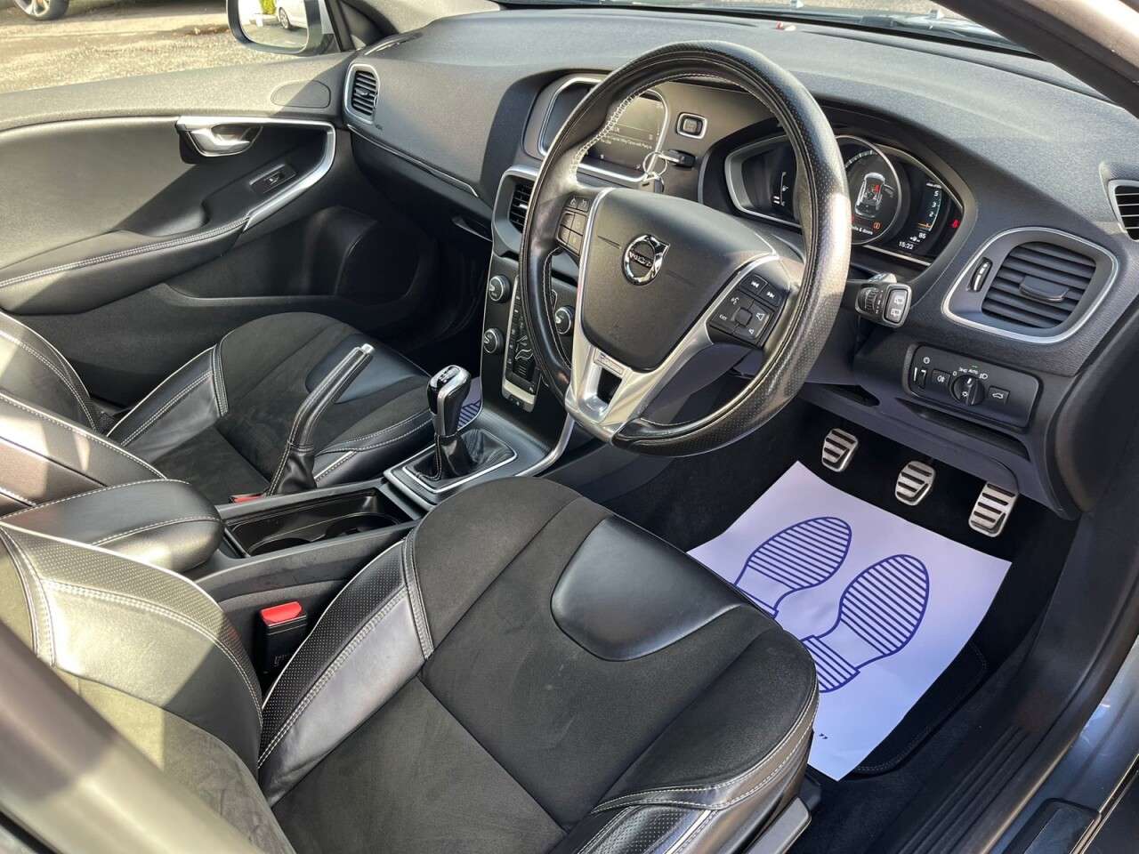 2018 VOLVO V40 2018 VOLVO V40