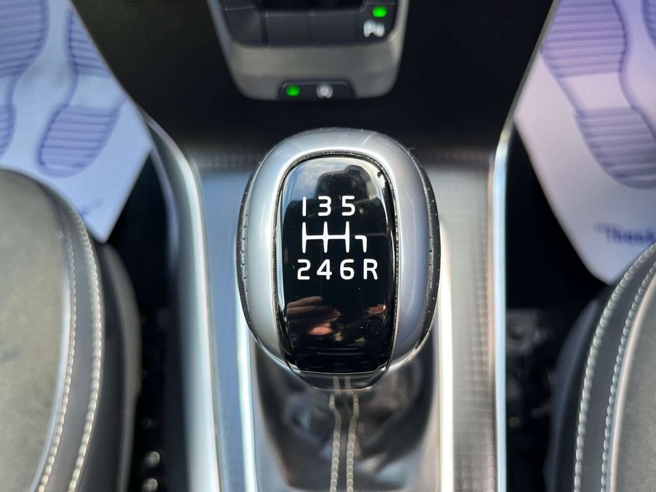 2018 VOLVO V40 2018 VOLVO V40