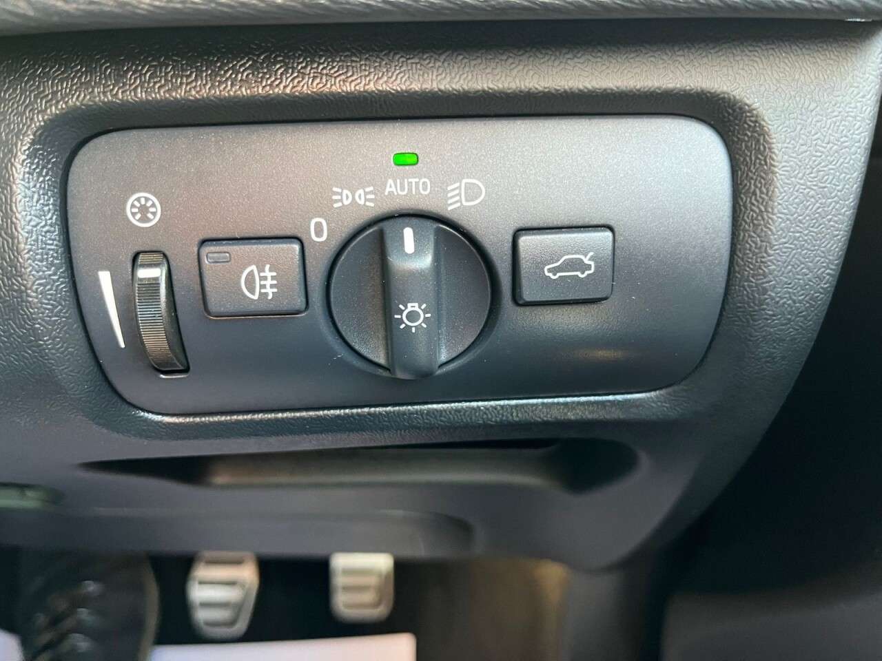 2018 VOLVO V40 2018 VOLVO V40