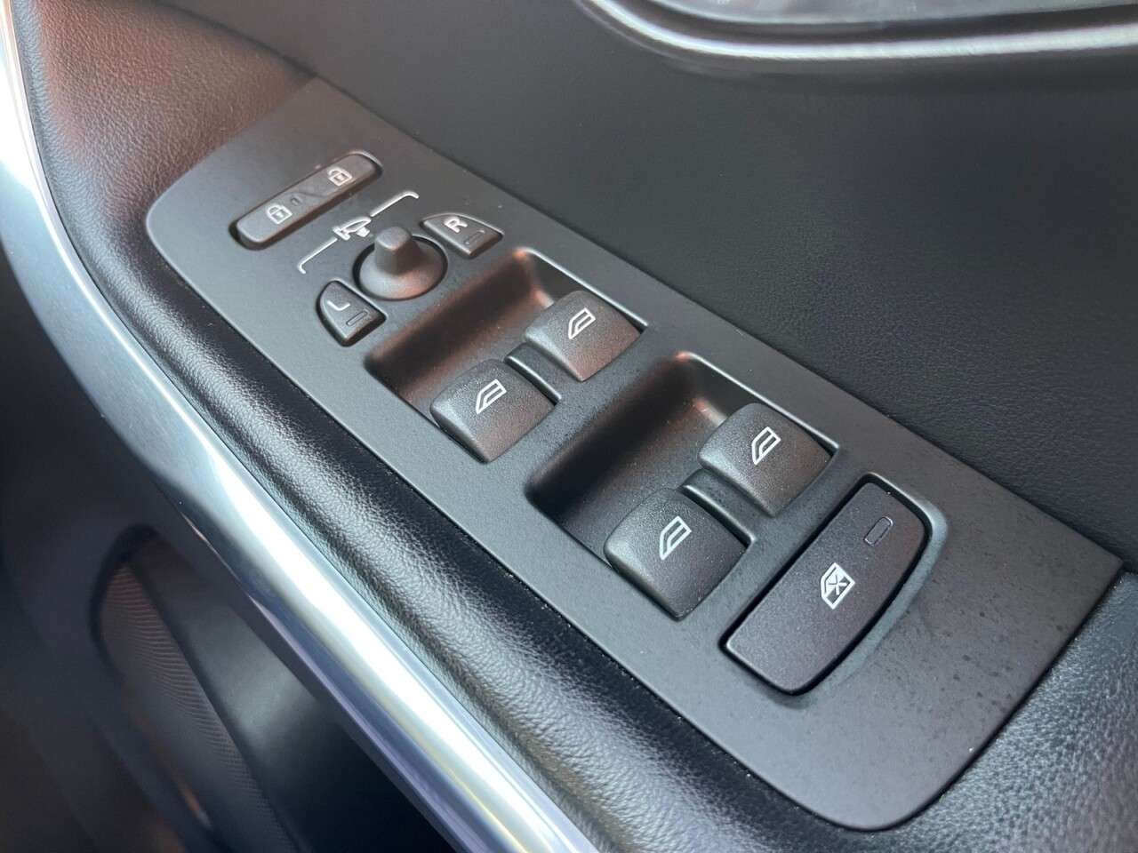 2018 VOLVO V40 2018 VOLVO V40