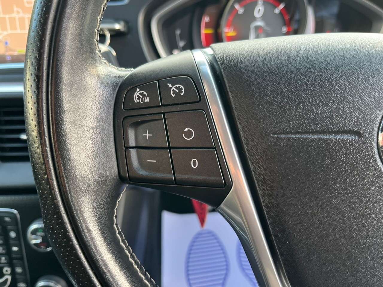 2018 VOLVO V40 2018 VOLVO V40