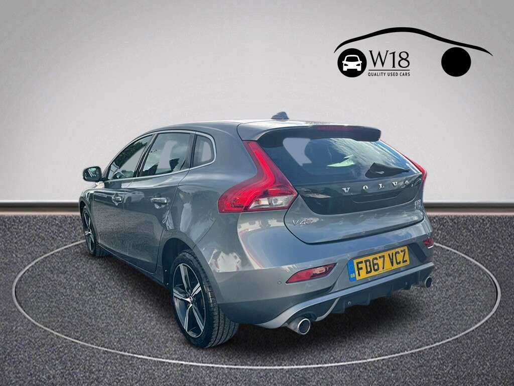 2018 VOLVO V40 2018 VOLVO V40