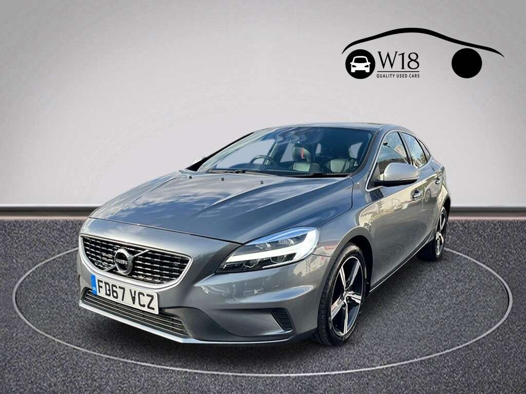 2018 VOLVO V40 2018 VOLVO V40
