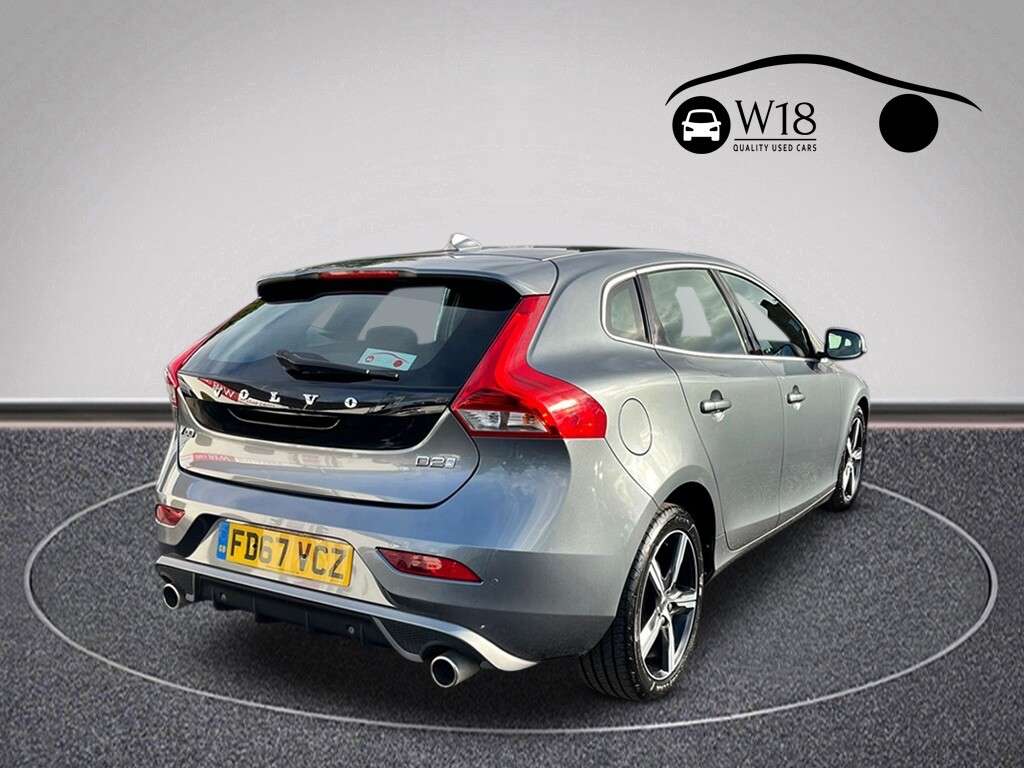 2018 VOLVO V40 2018 VOLVO V40