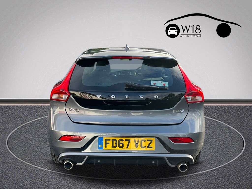 2018 VOLVO V40 2018 VOLVO V40