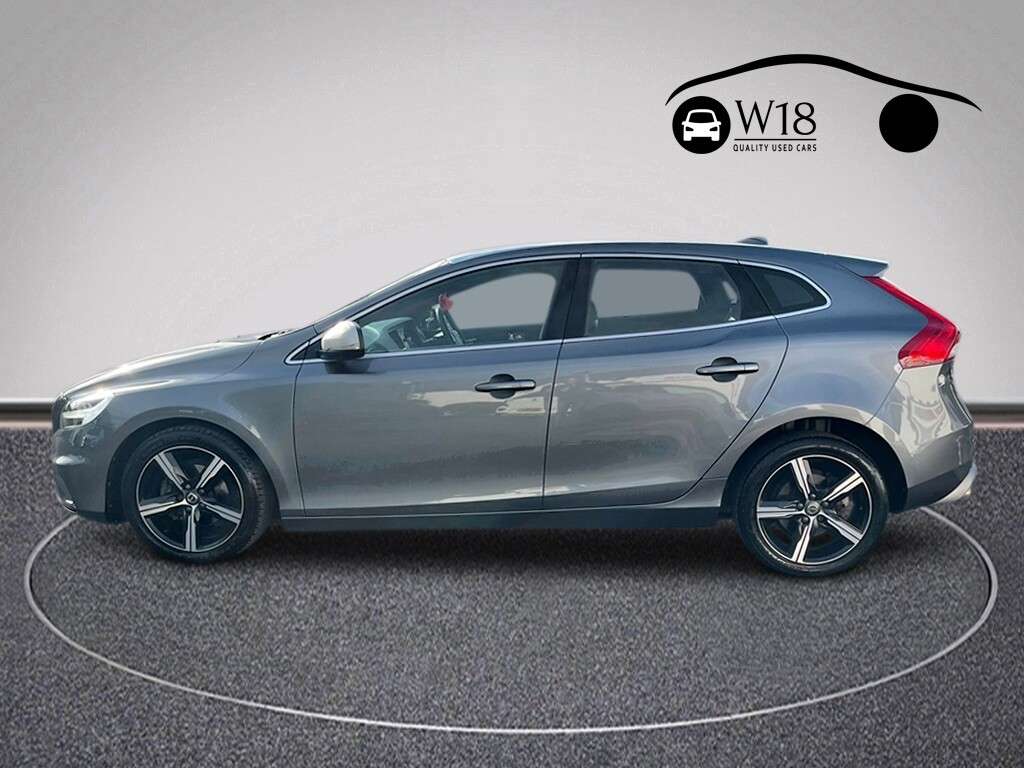 2018 VOLVO V40 2018 VOLVO V40