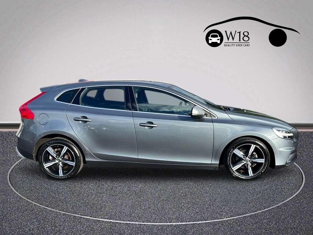 2018 VOLVO V40 2018 VOLVO V40