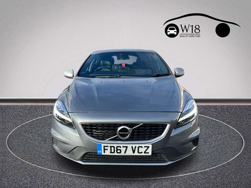 2018 VOLVO V40 2018 VOLVO V40
