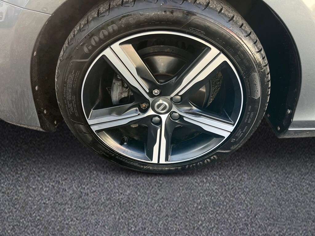 2018 VOLVO V40 2018 VOLVO V40