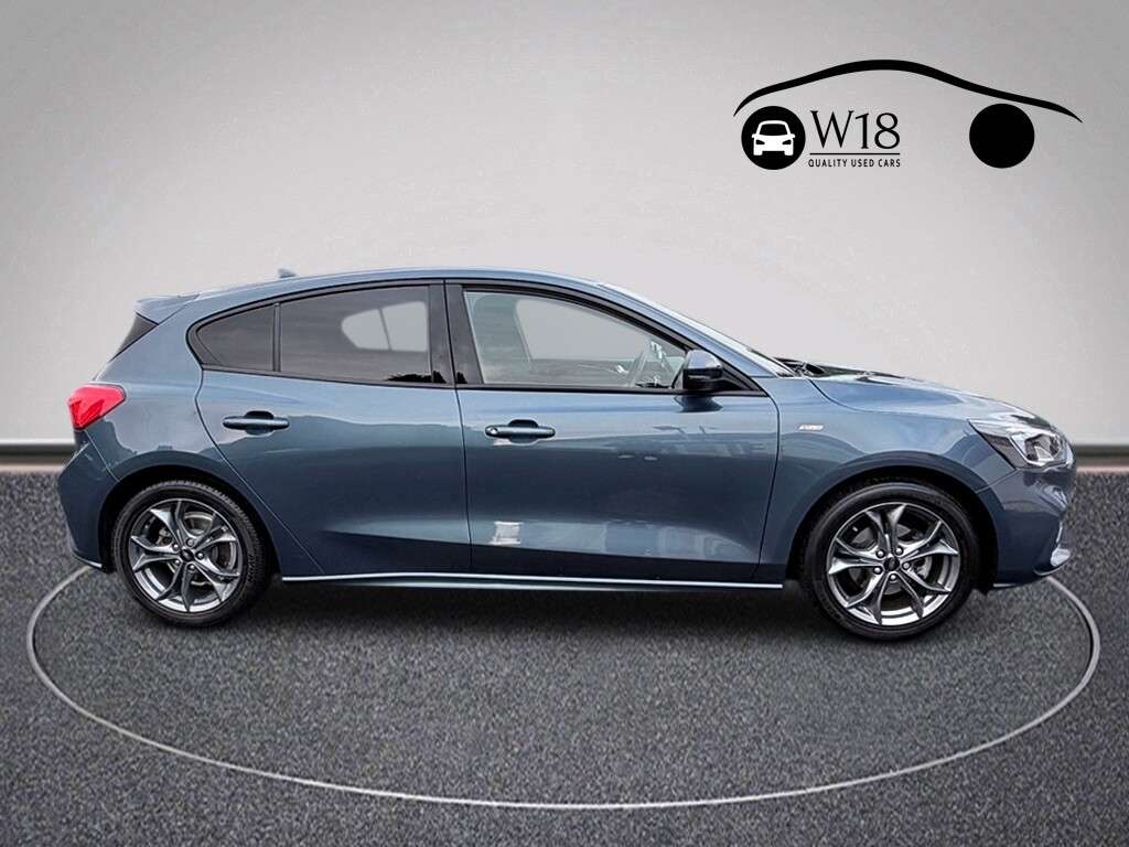 A 2020 FORD FOCUS 1.0T EcoBoost ST-Line Hatchback 5dr Petrol Manual Euro 6 (s/s) (125 ps) A 2020 FORD FOCUS 1.0T EcoBoost ST-Line Hatchback 5dr Petrol Manual Euro 6 (s/s) (125 ps)