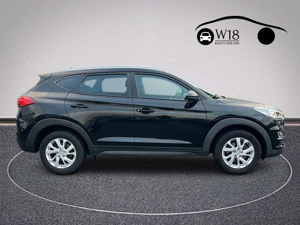 A 2018 HYUNDAI TUCSON 1.6 GDi Blue Drive SE Nav SUV 5dr Petrol Manual Euro 6 (s/s) (132 ps) A 2018 HYUNDAI TUCSON 1.6 GDi Blue Drive SE Nav SUV 5dr Petrol Manual Euro 6 (s/s) (132 ps)