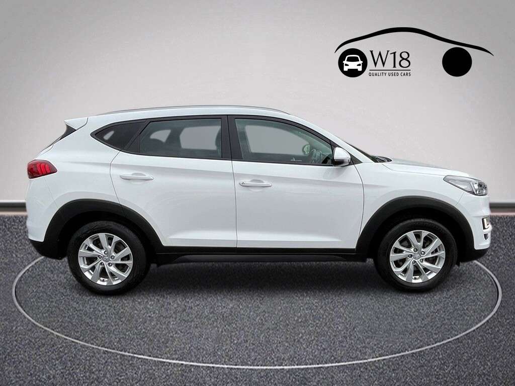 A 2020 HYUNDAI TUCSON 1.6 GDi SE Nav SUV 5dr Petrol Manual Euro 6 (s/s) (132 ps) A 2020 HYUNDAI TUCSON 1.6 GDi SE Nav SUV 5dr Petrol Manual Euro 6 (s/s) (132 ps)