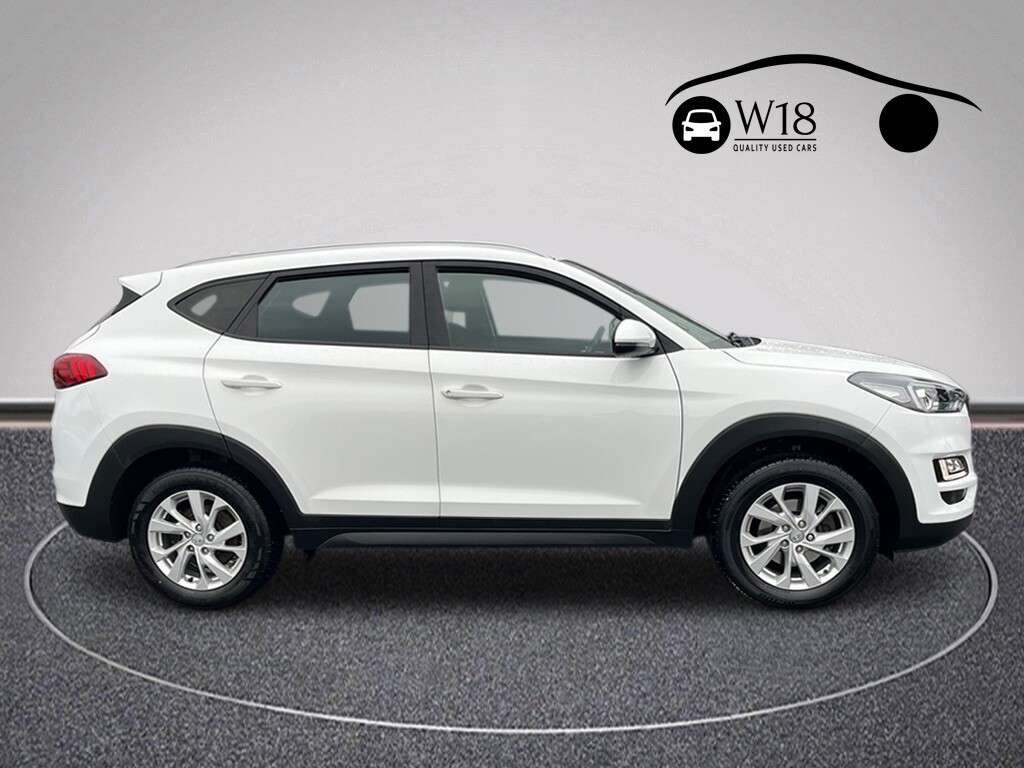 A 2020 HYUNDAI TUCSON 1.6 GDi SE Nav SUV 5dr Petrol Manual Euro 6 (s/s) (132 ps) A 2020 HYUNDAI TUCSON 1.6 GDi SE Nav SUV 5dr Petrol Manual Euro 6 (s/s) (132 ps)