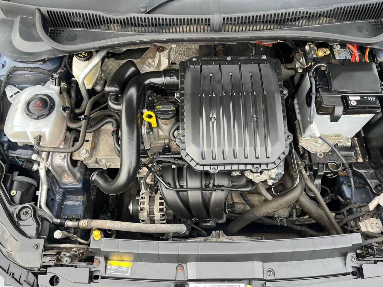 A 2018 VOLKSWAGEN POLO 1.0 SE Hatchback 5dr Petrol Manual Euro 6 (s/s) (75 ps) A 2018 VOLKSWAGEN POLO 1.0 SE Hatchback 5dr Petrol Manual Euro 6 (s/s) (75 ps)