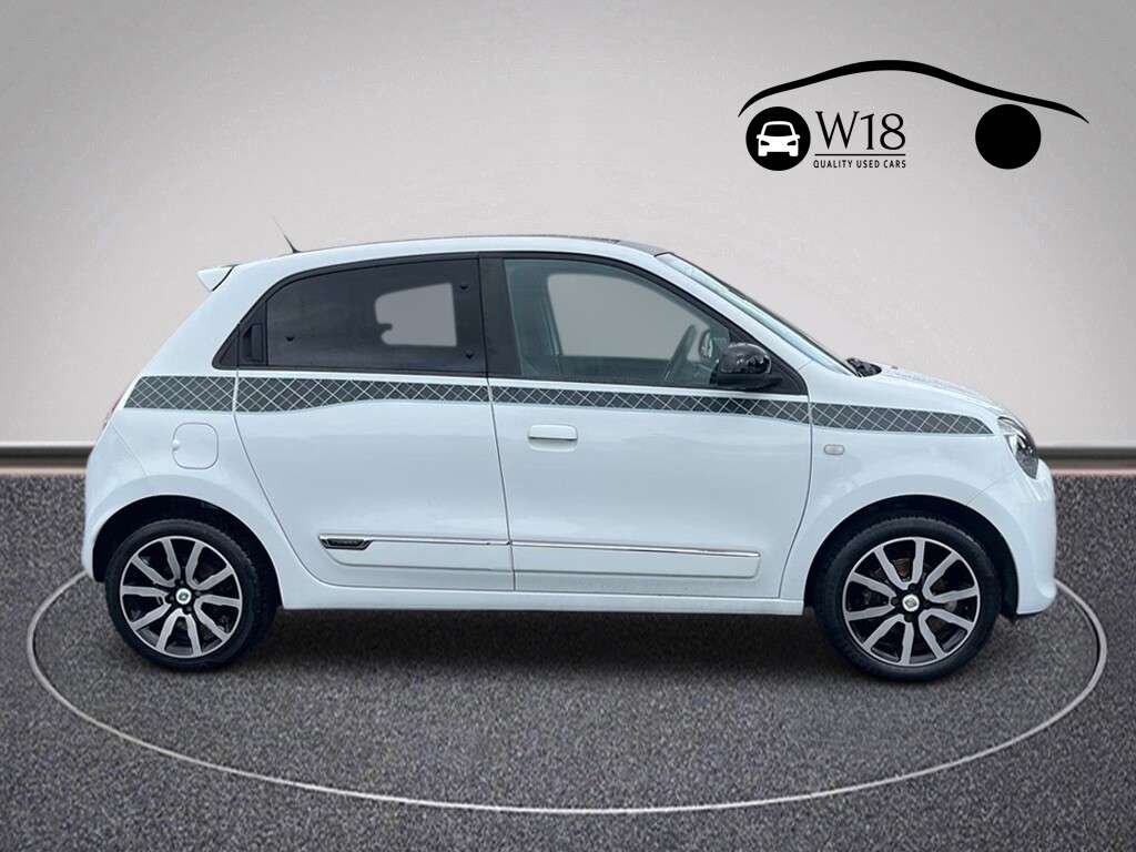 A 2018 RENAULT TWINGO 0.9 TCe ENERGY Iconic Hatchback 5dr Petrol Manual Euro 6 (s/s) (90 ps) A 2018 RENAULT TWINGO 0.9 TCe ENERGY Iconic Hatchback 5dr Petrol Manual Euro 6 (s/s) (90 ps)