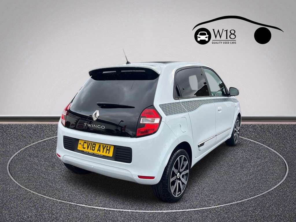 A 2018 RENAULT TWINGO 0.9 TCe ENERGY Iconic Hatchback 5dr Petrol Manual Euro 6 (s/s) (90 ps) A 2018 RENAULT TWINGO 0.9 TCe ENERGY Iconic Hatchback 5dr Petrol Manual Euro 6 (s/s) (90 ps)