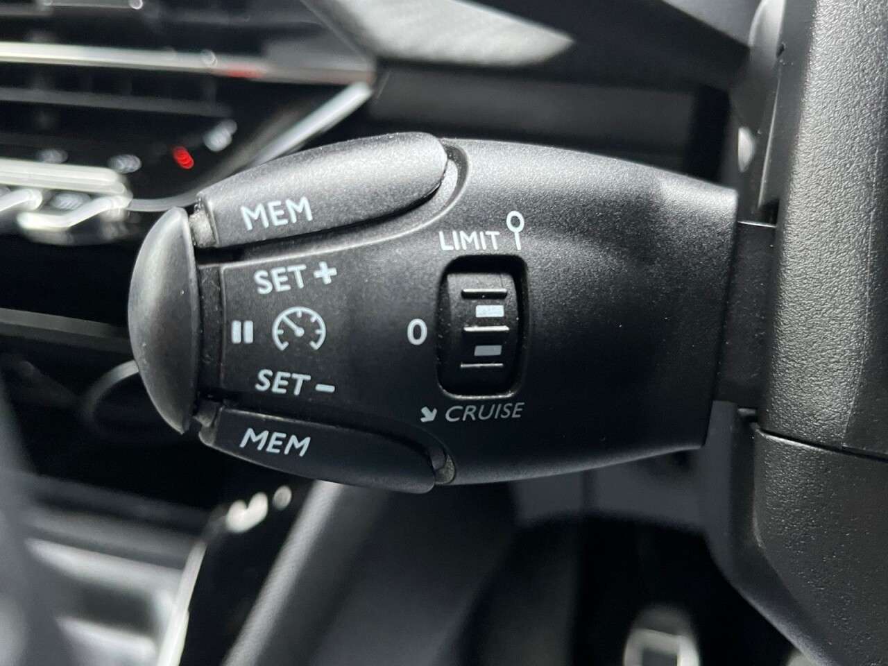 2020 PEUGEOT 2008 2020 PEUGEOT 2008