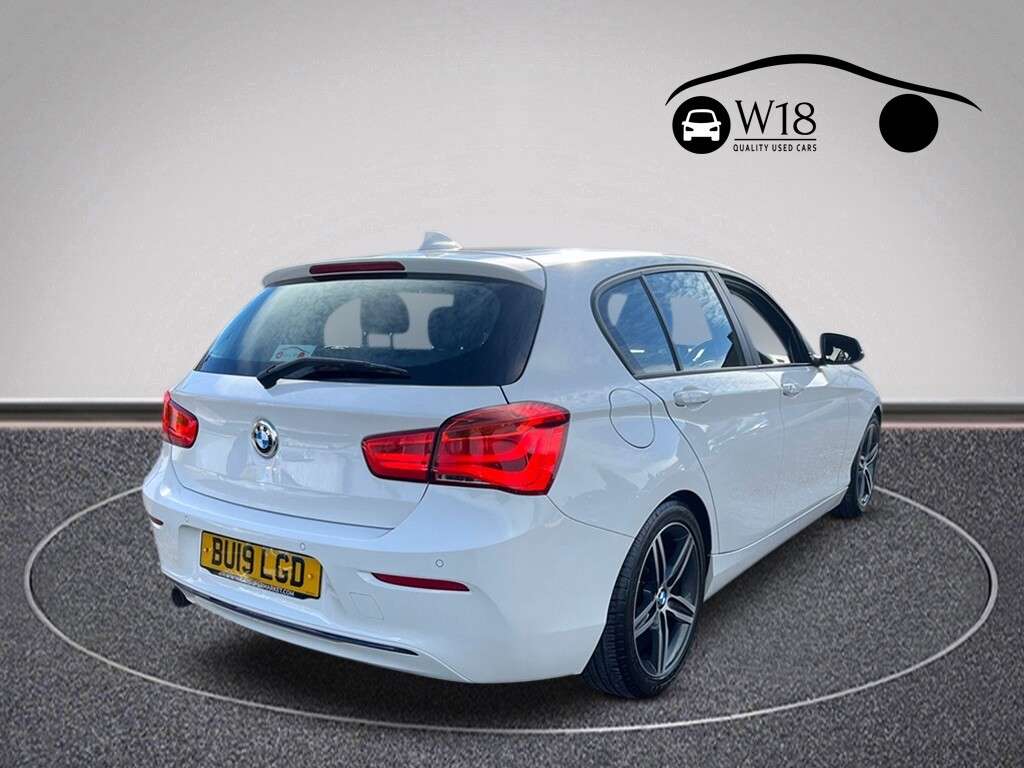 A 2019 BMW 1 SERIES 1.5 118i GPF Sport Hatchback 5dr Petrol Auto Euro 6 (s/s) (136 ps) A 2019 BMW 1 SERIES 1.5 118i GPF Sport Hatchback 5dr Petrol Auto Euro 6 (s/s) (136 ps)