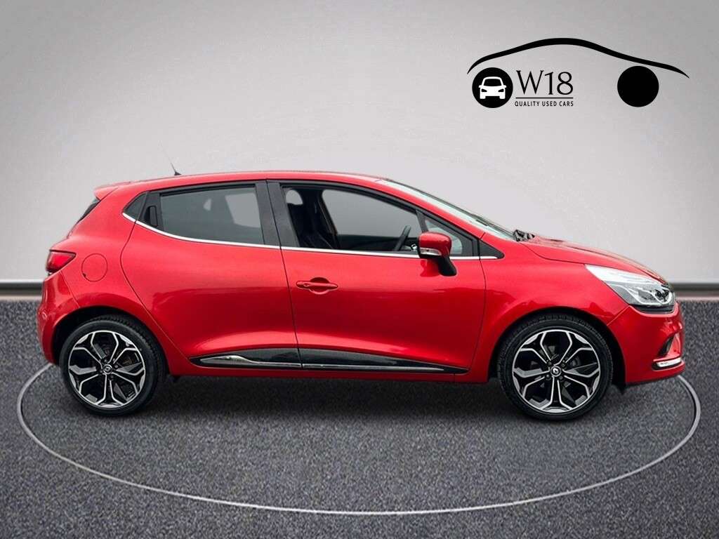 A 2019 RENAULT CLIO 0.9 TCe Iconic Hatchback 5dr Petrol Manual Euro 6 (s/s) (90 ps) A 2019 RENAULT CLIO 0.9 TCe Iconic Hatchback 5dr Petrol Manual Euro 6 (s/s) (90 ps)