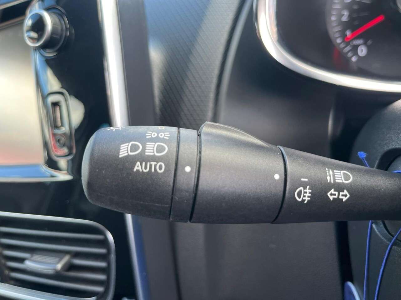 2018 RENAULT CLIO 2018 RENAULT CLIO