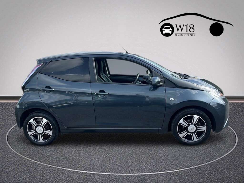 A 2017 TOYOTA AYGO 1.0 VVT-i x-clusiv3 Hatchback 5dr Petrol Manual Euro 6 (68 ps) A 2017 TOYOTA AYGO 1.0 VVT-i x-clusiv3 Hatchback 5dr Petrol Manual Euro 6 (68 ps)