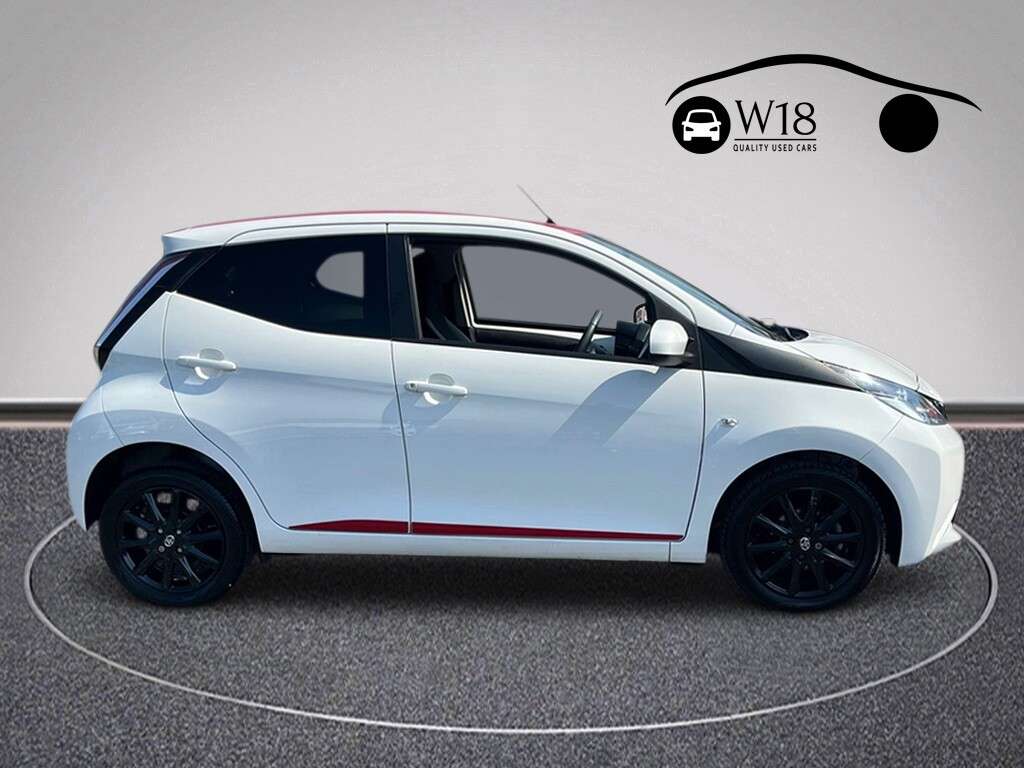 A 2017 TOYOTA AYGO 1.0 VVT-i x-press Hatchback 5dr Petrol Manual Euro 6 (68 ps) A 2017 TOYOTA AYGO 1.0 VVT-i x-press Hatchback 5dr Petrol Manual Euro 6 (68 ps)