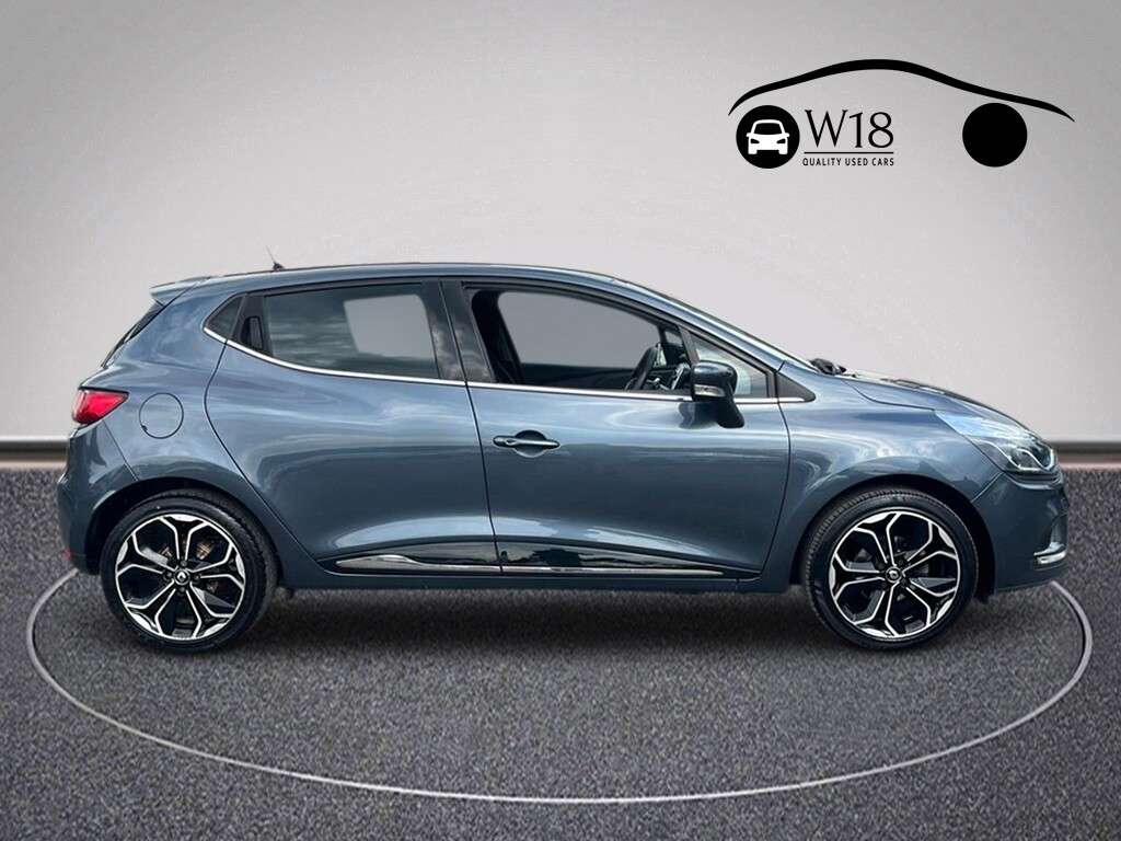 A 2018 RENAULT CLIO 0.9 TCe Iconic Hatchback 5dr Petrol Manual Euro 6 (s/s) (90 ps) A 2018 RENAULT CLIO 0.9 TCe Iconic Hatchback 5dr Petrol Manual Euro 6 (s/s) (90 ps)