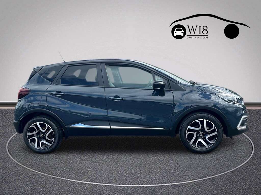 A 2019 RENAULT CAPTUR 0.9 TCe ENERGY Iconic SUV 5dr Petrol Manual Euro 6 (s/s) (90 ps) A 2019 RENAULT CAPTUR 0.9 TCe ENERGY Iconic SUV 5dr Petrol Manual Euro 6 (s/s) (90 ps)
