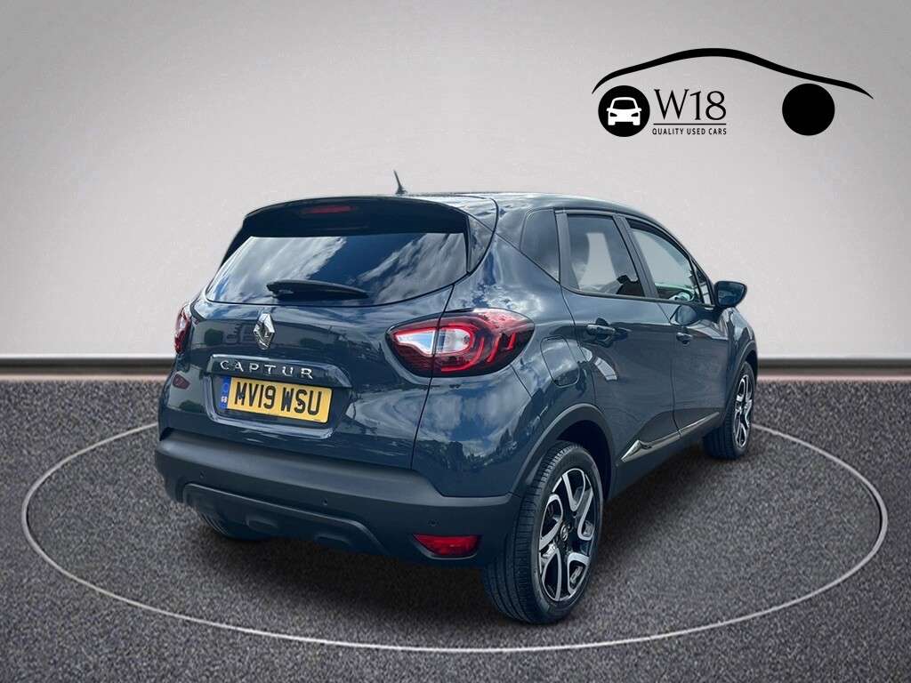 A 2019 RENAULT CAPTUR 0.9 TCe ENERGY Iconic SUV 5dr Petrol Manual Euro 6 (s/s) (90 ps) A 2019 RENAULT CAPTUR 0.9 TCe ENERGY Iconic SUV 5dr Petrol Manual Euro 6 (s/s) (90 ps)