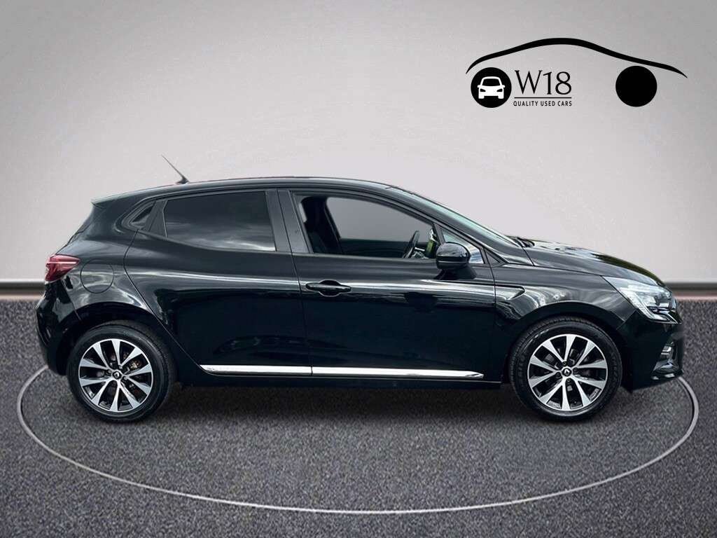 A 2020 RENAULT CLIO 1.0 TCe Iconic Hatchback 5dr Petrol Manual Euro 6 (s/s) (100 ps) A 2020 RENAULT CLIO 1.0 TCe Iconic Hatchback 5dr Petrol Manual Euro 6 (s/s) (100 ps)