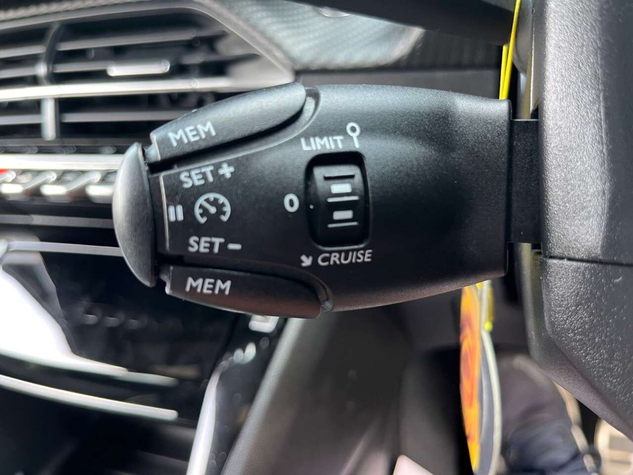 2020 PEUGEOT 2008 2020 PEUGEOT 2008
