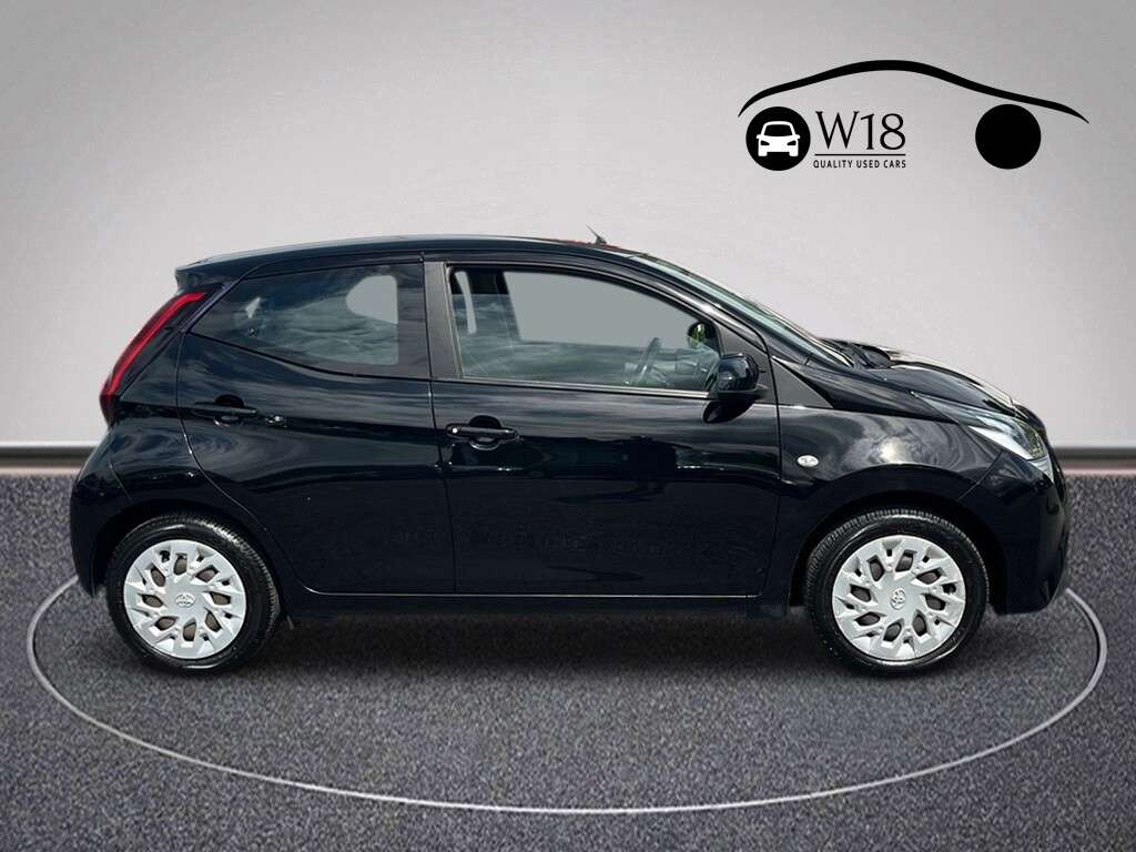 A 2018 TOYOTA AYGO 1.0 VVT-i x-play Hatchback 5dr Petrol Manual Euro 6 (71 ps) A 2018 TOYOTA AYGO 1.0 VVT-i x-play Hatchback 5dr Petrol Manual Euro 6 (71 ps)