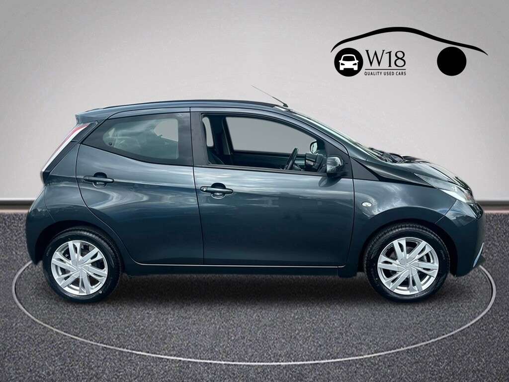 A 2016 TOYOTA AYGO 1.0 VVT-i x-pression Hatchback 5dr Petrol Manual Euro 6 (68 ps) A 2016 TOYOTA AYGO 1.0 VVT-i x-pression Hatchback 5dr Petrol Manual Euro 6 (68 ps)