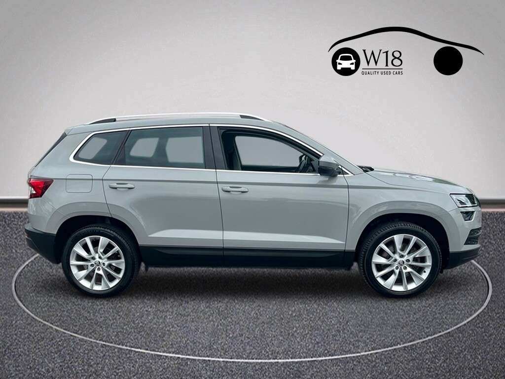 A 2018 SKODA KAROQ 1.6 TDI SE L SUV 5dr Diesel Manual Euro 6 (s/s) (115 ps) A 2018 SKODA KAROQ 1.6 TDI SE L SUV 5dr Diesel Manual Euro 6 (s/s) (115 ps)
