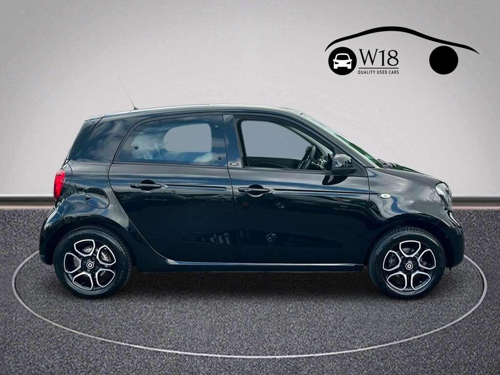 A 2017 SMART FORFOUR 0.9T Prime (Premium) Hatchback 5dr Petrol Manual Euro 6 (s/s) (90 ps) A 2017 SMART FORFOUR 0.9T Prime (Premium) Hatchback 5dr Petrol Manual Euro 6 (s/s) (90 ps)