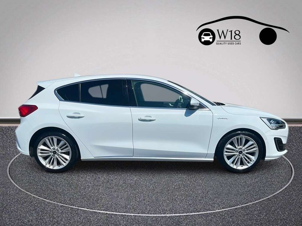 A 2019 FORD FOCUS 1.0T EcoBoost Vignale Hatchback 5dr Petrol Manual Euro 6 (s/s) (125 ps) A 2019 FORD FOCUS 1.0T EcoBoost Vignale Hatchback 5dr Petrol Manual Euro 6 (s/s) (125 ps)
