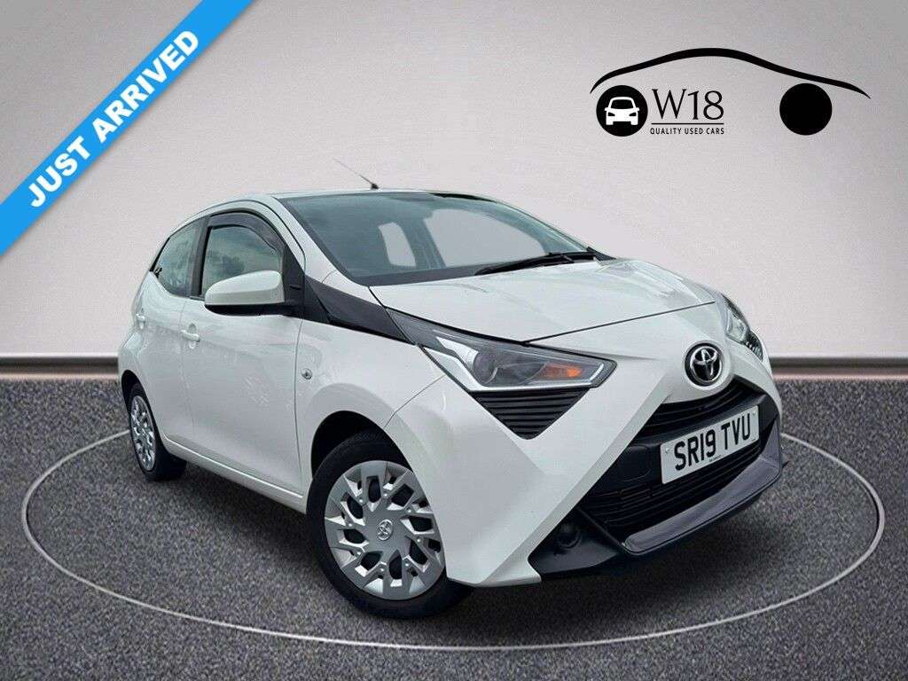 A 2019 TOYOTA AYGO 1.0 VVT-i x-play Hatchback 5dr Petrol Manual Euro 6 (71 ps) A 2019 TOYOTA AYGO 1.0 VVT-i x-play Hatchback 5dr Petrol Manual Euro 6 (71 ps)