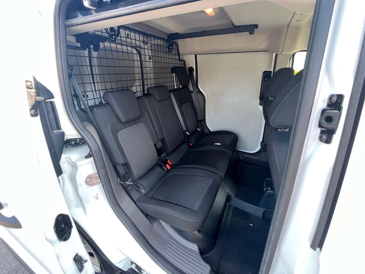 A 2022 FORD TRANSIT CONNECT 1.5 220 EcoBlue Trend Crew Van Double Cab 6dr Diesel Manual L1 Euro 6 (s/s) A 2022 FORD TRANSIT CONNECT 1.5 220 EcoBlue Trend Crew Van Double Cab 6dr Diesel Manual L1 Euro 6 (s/s)
