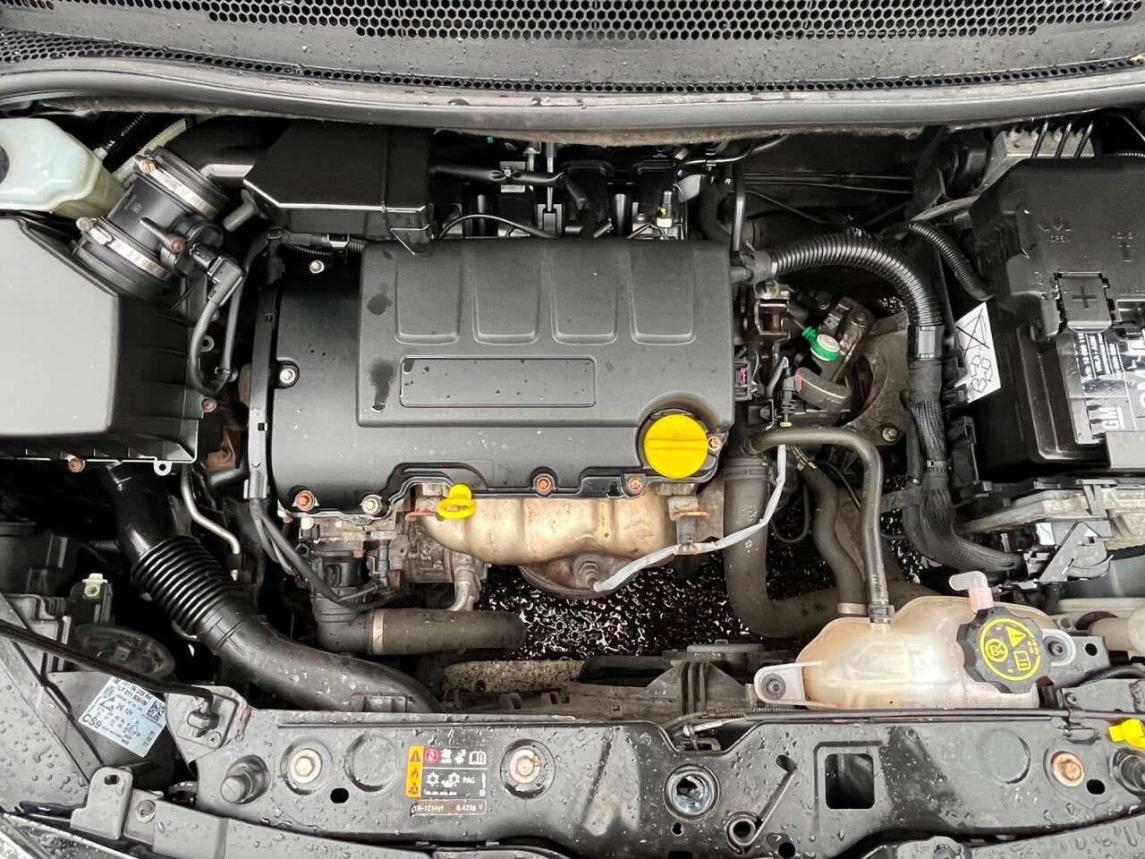 A 2017 VAUXHALL CORSA SRI VX-LINE A 2017 VAUXHALL CORSA SRI VX-LINE