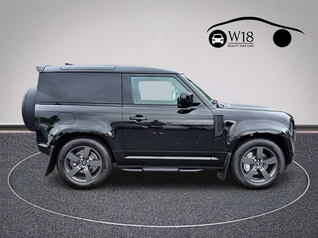 A 2025 LAND ROVER DEFENDER 90 3.0 D350 MHEV X-Dynamic HSE Hard Top SUV 3dr Diesel Auto 4WD SWB Euro 6 (s/ A 2025 LAND ROVER DEFENDER 90 3.0 D350 MHEV X-Dynamic HSE Hard Top SUV 3dr Diesel Auto 4WD SWB Euro 6 (s/