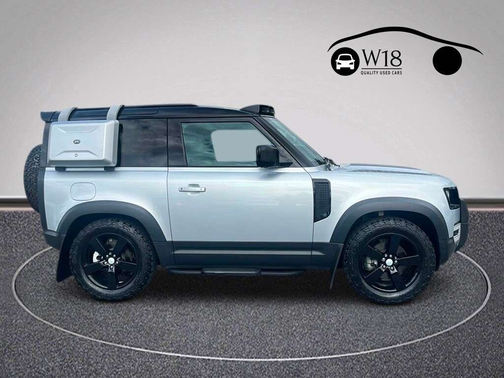 A 2024 LAND ROVER DEFENDER 90 3.0 D250 MHEV HSE Hard Top SUV 3dr Diesel Auto 4WD SWB Euro 6 (s/s) (250 ps A 2024 LAND ROVER DEFENDER 90 3.0 D250 MHEV HSE Hard Top SUV 3dr Diesel Auto 4WD SWB Euro 6 (s/s) (250 ps
