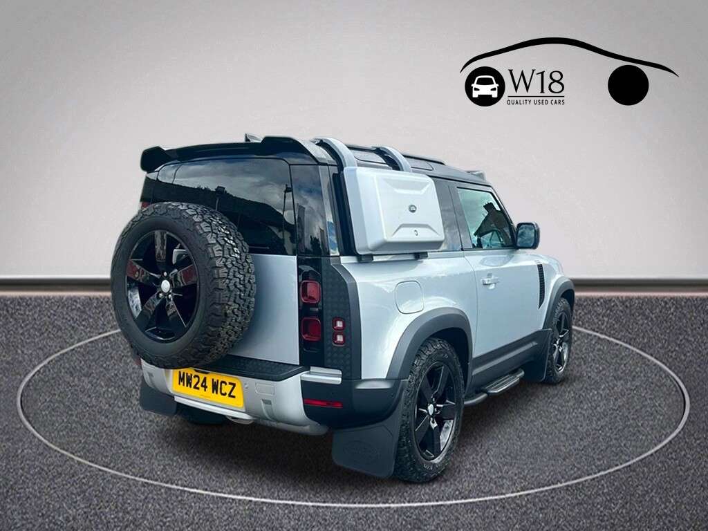 A 2024 LAND ROVER DEFENDER 90 3.0 D250 MHEV HSE Hard Top SUV 3dr Diesel Auto 4WD SWB Euro 6 (s/s) (250 ps A 2024 LAND ROVER DEFENDER 90 3.0 D250 MHEV HSE Hard Top SUV 3dr Diesel Auto 4WD SWB Euro 6 (s/s) (250 ps