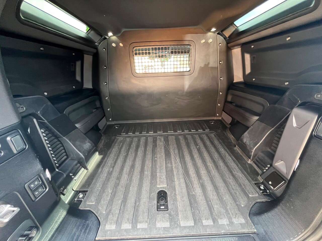 2024 LAND ROVER DEFENDER 90 2024 LAND ROVER DEFENDER 90