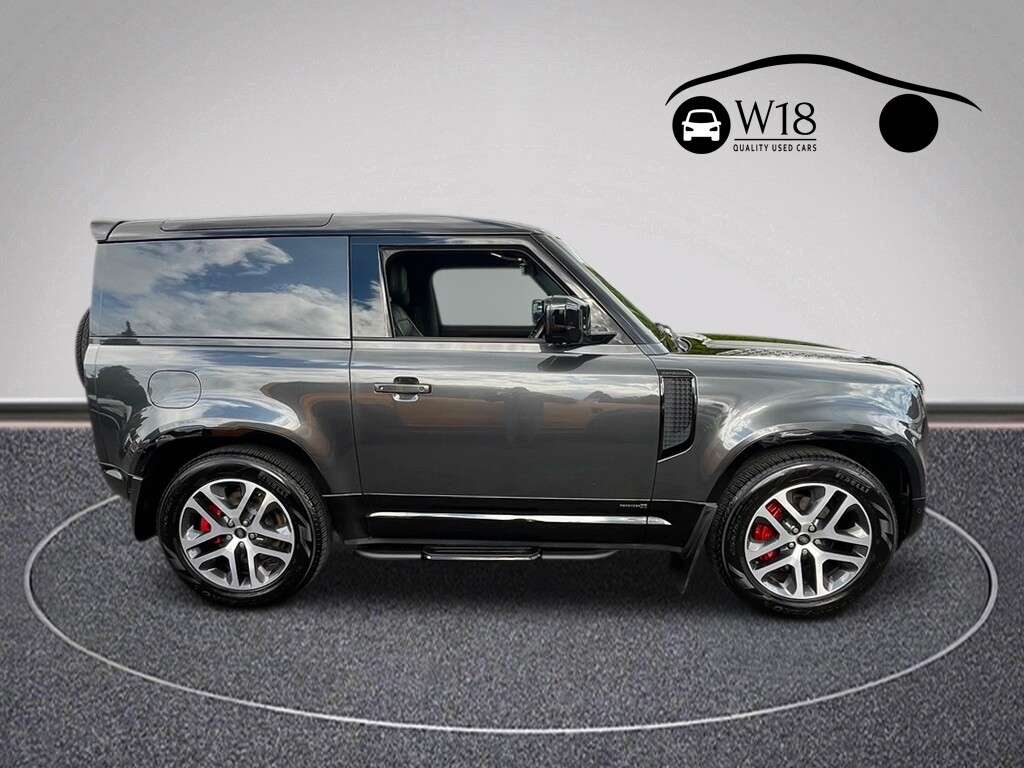 A 2024 LAND ROVER DEFENDER 90 3.0 D300 MHEV X Hard Top SUV 3dr Diesel Auto 4WD SWB Euro 6 (s/s) (300 ps) A 2024 LAND ROVER DEFENDER 90 3.0 D300 MHEV X Hard Top SUV 3dr Diesel Auto 4WD SWB Euro 6 (s/s) (300 ps)