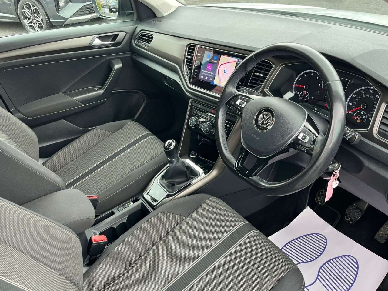 A 2018 VOLKSWAGEN T-ROC 1.0 TSI SE SUV 5dr Petrol Manual Euro 6 (s/s) (115 ps) A 2018 VOLKSWAGEN T-ROC 1.0 TSI SE SUV 5dr Petrol Manual Euro 6 (s/s) (115 ps)