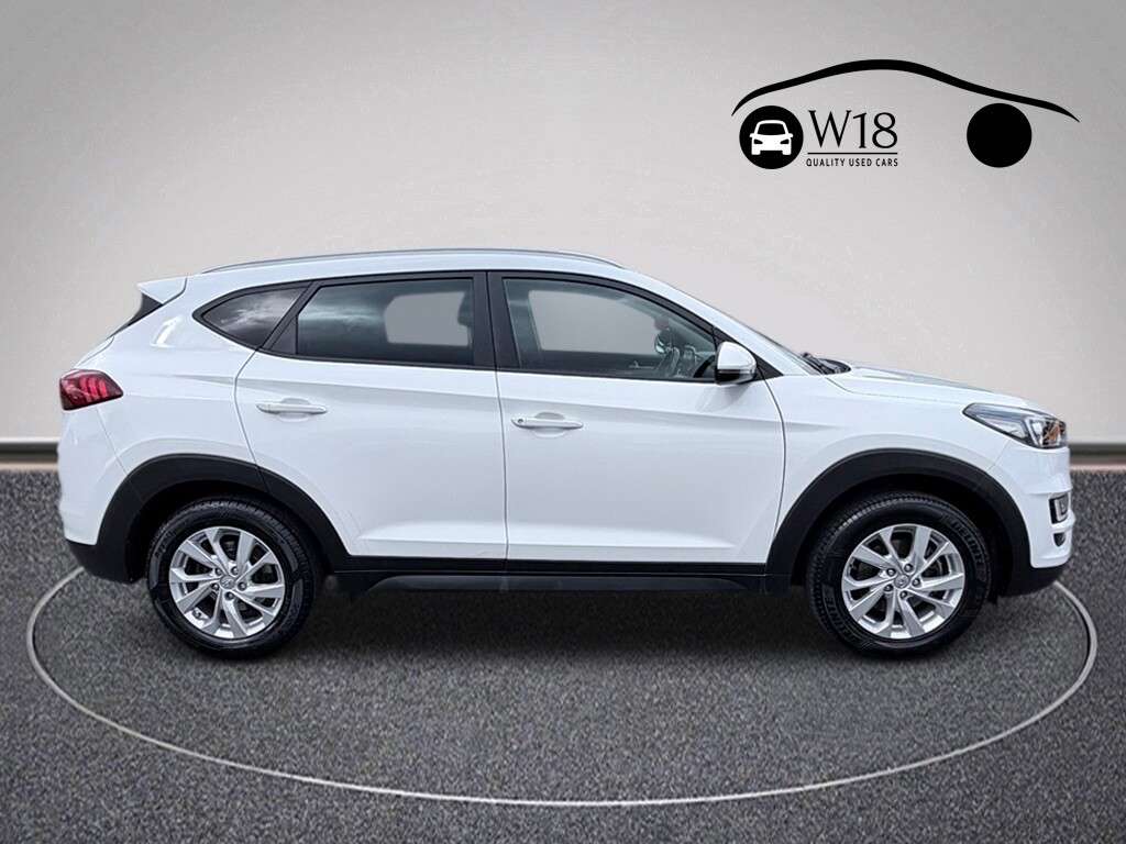 A 2019 HYUNDAI TUCSON 1.6 GDi SE Nav SUV 5dr Petrol Manual Euro 6 (s/s) (132 ps) A 2019 HYUNDAI TUCSON 1.6 GDi SE Nav SUV 5dr Petrol Manual Euro 6 (s/s) (132 ps)