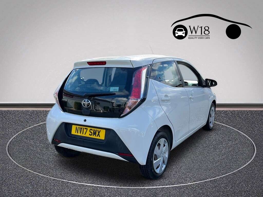 A 2017 TOYOTA AYGO 1.0 VVT-i x-play Hatchback 5dr Petrol Manual Euro 6 (68 ps) A 2017 TOYOTA AYGO 1.0 VVT-i x-play Hatchback 5dr Petrol Manual Euro 6 (68 ps)