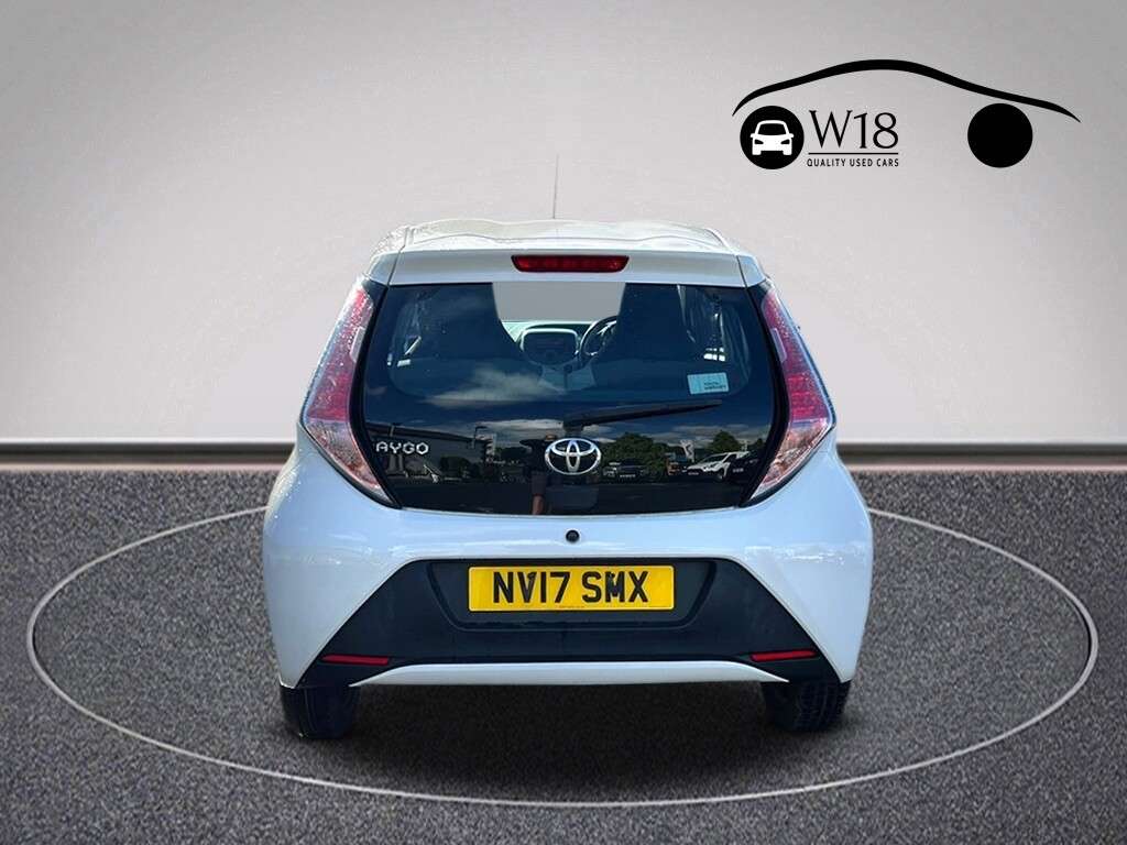 A 2017 TOYOTA AYGO 1.0 VVT-i x-play Hatchback 5dr Petrol Manual Euro 6 (68 ps) A 2017 TOYOTA AYGO 1.0 VVT-i x-play Hatchback 5dr Petrol Manual Euro 6 (68 ps)