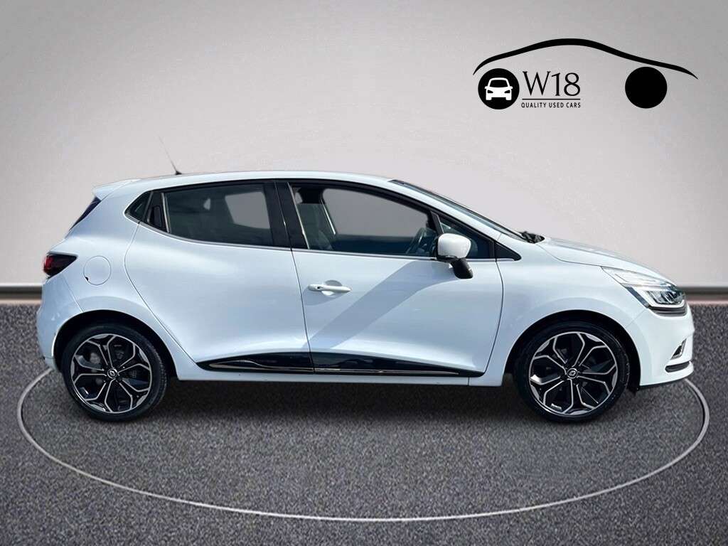 A 2018 RENAULT CLIO 1.5 dCi Dynamique S Nav Hatchback 5dr Diesel Manual Euro 6 (s/s) (90 ps) A 2018 RENAULT CLIO 1.5 dCi Dynamique S Nav Hatchback 5dr Diesel Manual Euro 6 (s/s) (90 ps)