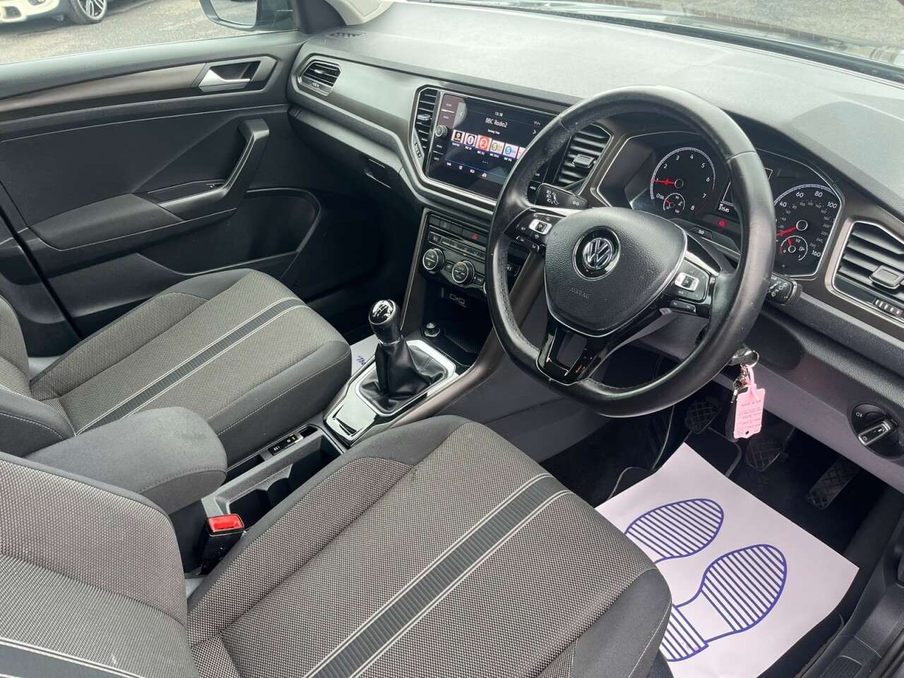 A 2019 VOLKSWAGEN T-ROC 1.0 TSI GPF SE SUV 5dr Petrol Manual Euro 6 (s/s) (115 ps) A 2019 VOLKSWAGEN T-ROC 1.0 TSI GPF SE SUV 5dr Petrol Manual Euro 6 (s/s) (115 ps)